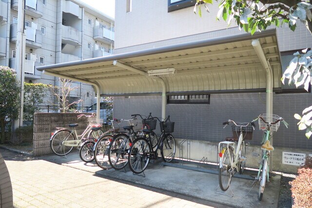 物件外観写真8　(駐輪場♪)