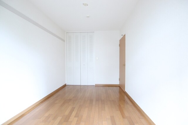 物件内観写真13　(6.2帖の洋室です♪)