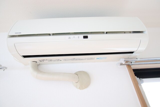 物件内観写真16　(リビングのエアコンです♪)