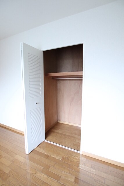 物件内観写真23　(洋室の収納です♪)