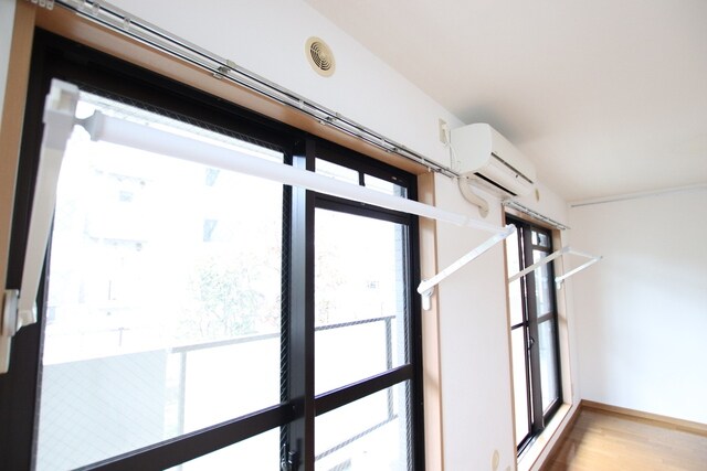 物件内観写真24　(室内物干しが設置されていて便利です♪)