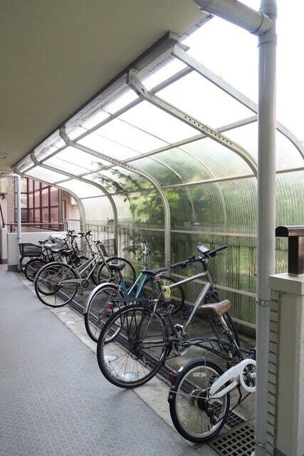 物件外観写真5　(屋根付き駐輪場)