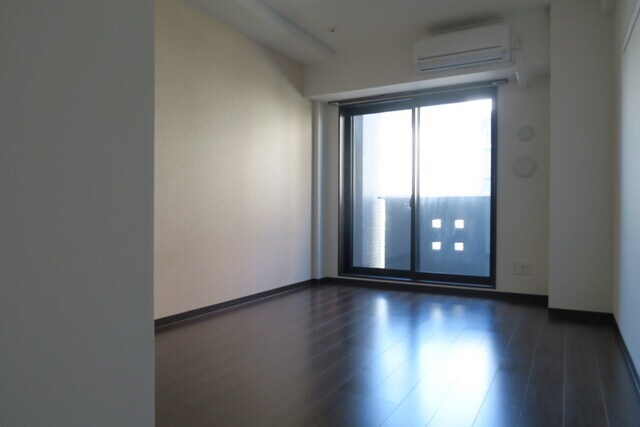 物件内観写真9　(7.7帖の洋室♪)