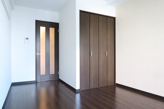 物件内観写真12　(7.7帖の洋室♪)