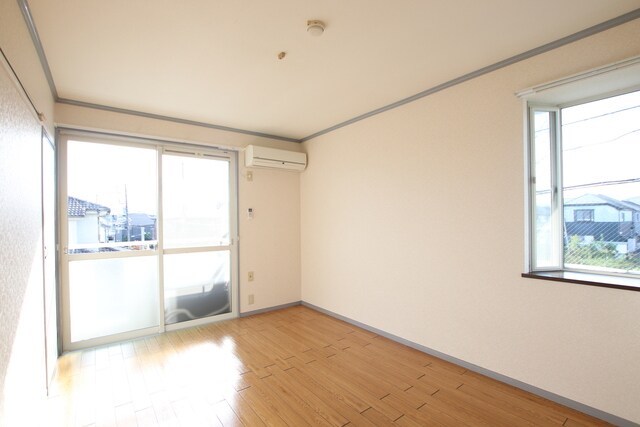 物件内観写真8　(６帖の洋室です)