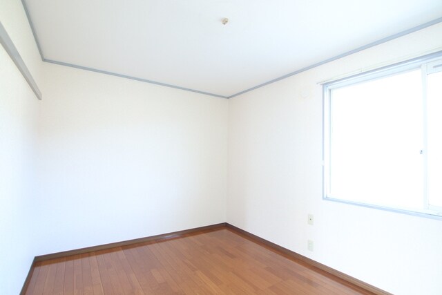 物件内観写真10　(６帖の洋室です)