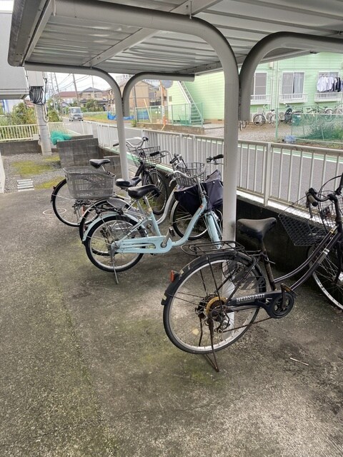 物件外観写真5　(駐輪場)