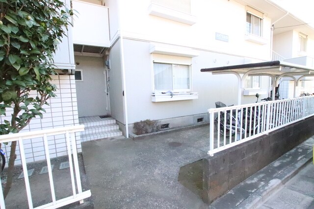 物件外観写真6　(玄関入り口)