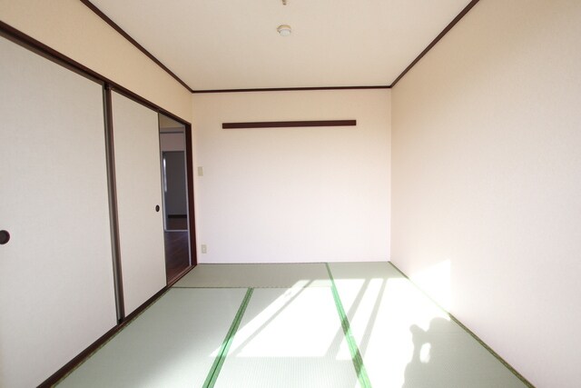 物件内観写真11　(６帖の和室です)