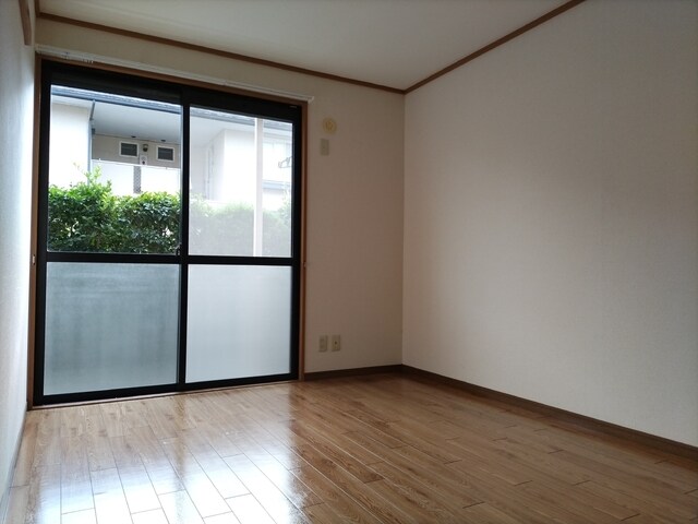 物件内観写真7　(6帖洋室です♪)