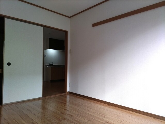 物件内観写真8　(6帖洋室です♪)