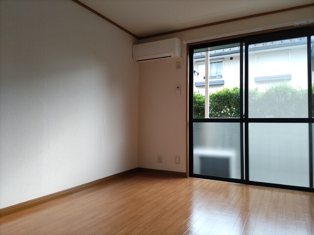 物件内観写真14　(6帖洋室です♪)