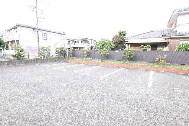 物件外観写真4　(駐車場(要空き確認))
