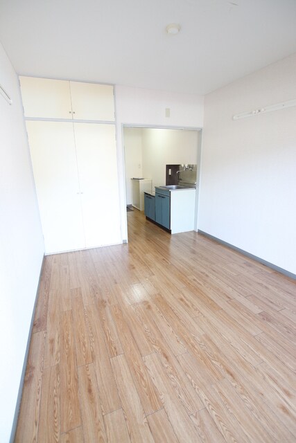 物件内観写真9　(6帖の洋室です。)