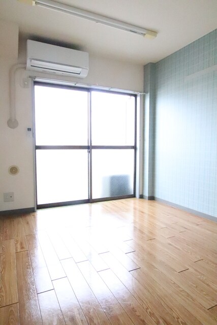 物件内観写真16　(6帖の洋室)