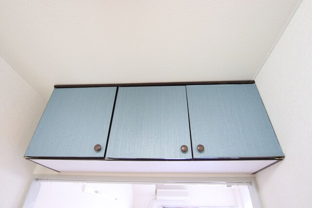 物件内観写真27　(キッチン上の収納です。)