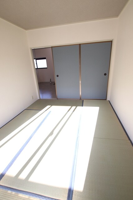 物件内観写真9　(6帖の和室です♪)