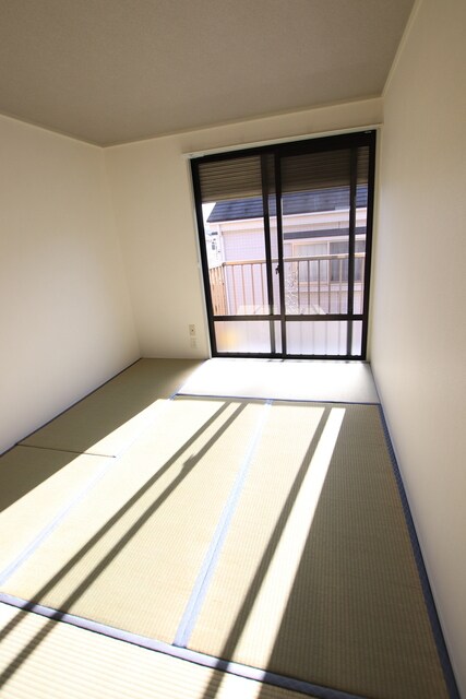 物件内観写真25　(6帖の和室です♪)