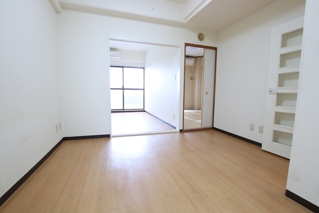 物件内観写真7　(LDKは10帖ございます♪)