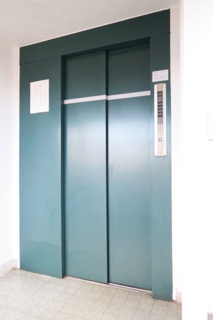 物件外観写真5　(エレベーター)