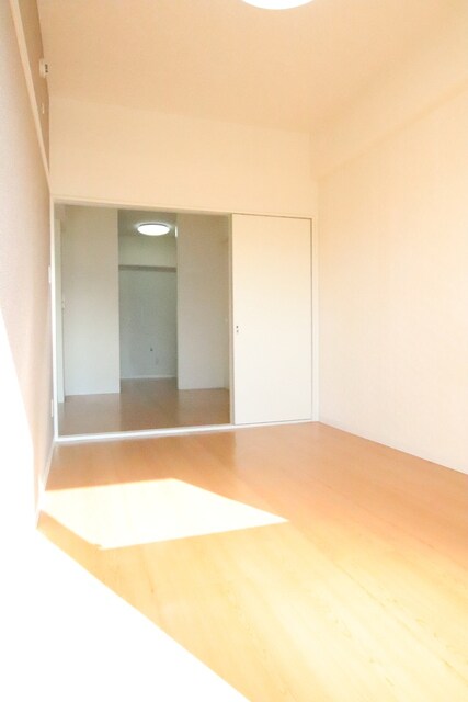 物件内観写真10　(5帖の洋室)