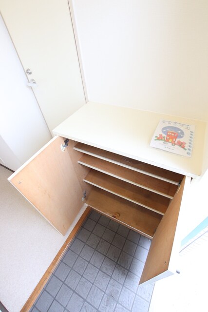 物件内観写真13　(便利なシューズＢＯＸです。)