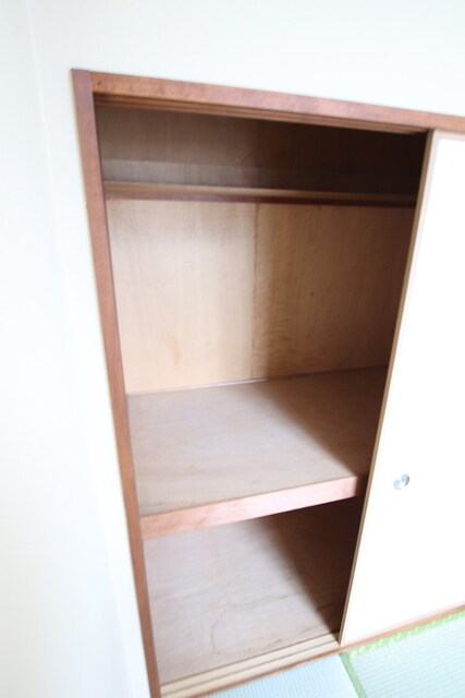 物件内観写真18　(和室の押し入れです)