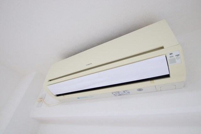 物件内観写真28　(洋室のエアコンです)