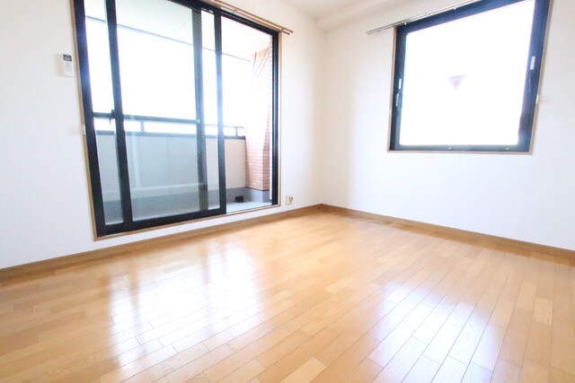 物件内観写真4　(洋室)