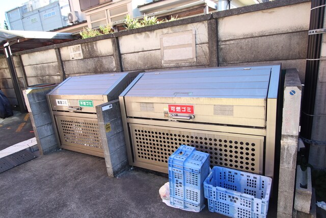 物件外観写真3　(敷地内ゴミ置場)