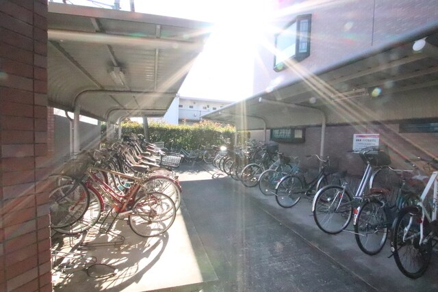 物件外観写真6　(駐輪場)