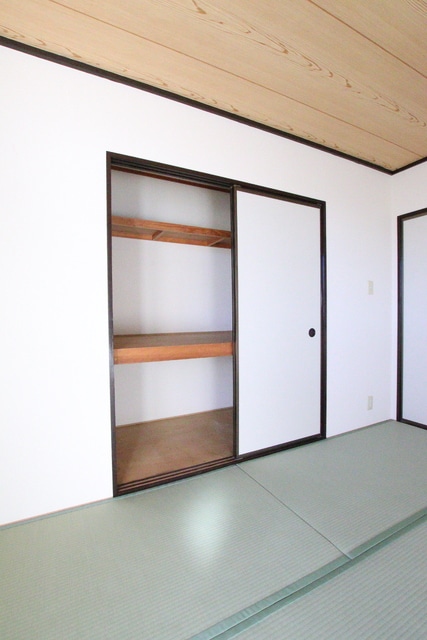 物件内観写真7　(和室収納♪)