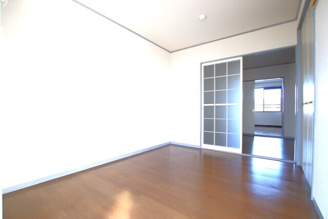 物件内観写真15　(南面の洋室♪)