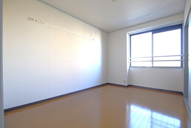 物件内観写真23　(北側の洋室♪)