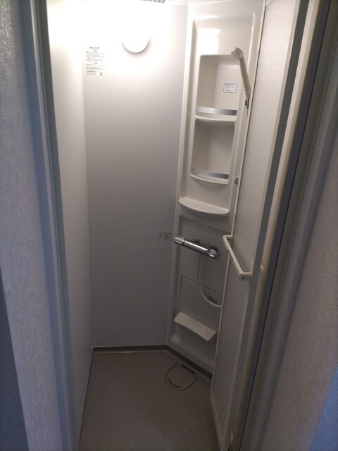 物件内観写真12　(シャワールームです)