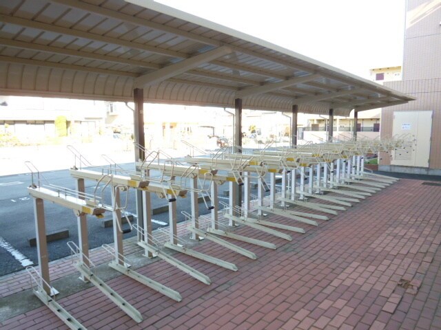 物件外観写真8　(駐輪場)