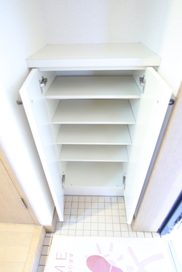 玄関(便利なシューズボックスございます★)