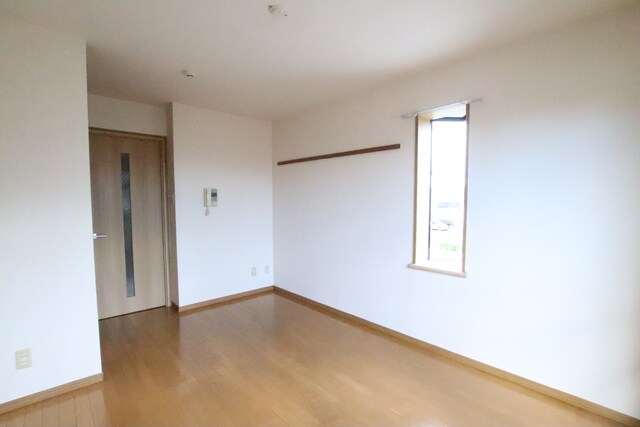 物件内観写真24　(7.4帖の居室です。)