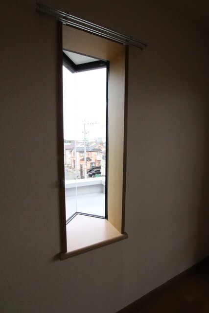 物件内観写真25　(出窓)