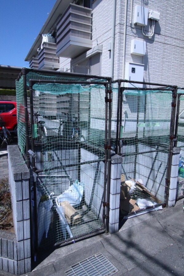 共用設備(敷地内ゴミ置き場♪)