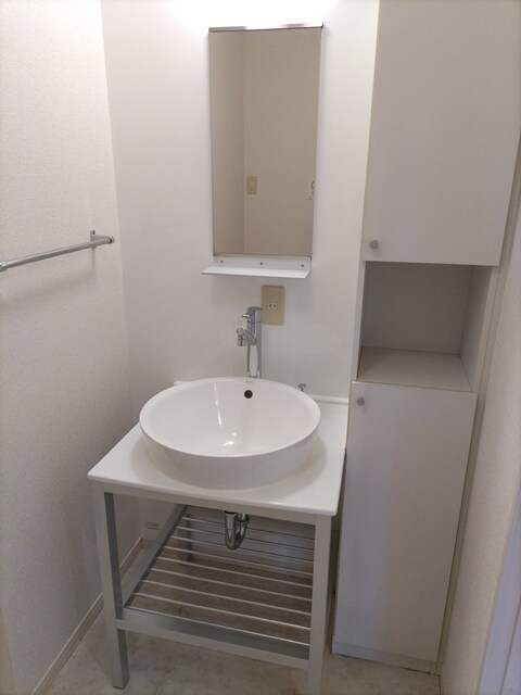 物件内観写真9　(独立洗面台です)