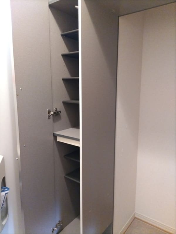 玄関(シューズボックスです)