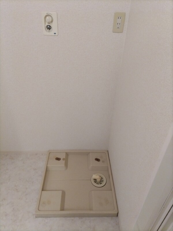 設備(防水パン付洗濯機置き場です)