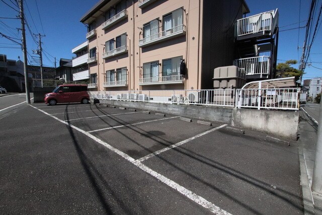 物件外観写真4　(駐車場（要空き確認）)