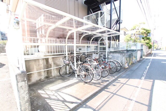 物件外観写真6　(屋根付き駐輪場)