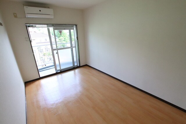 物件内観写真6　(6.8帖洋室☆)