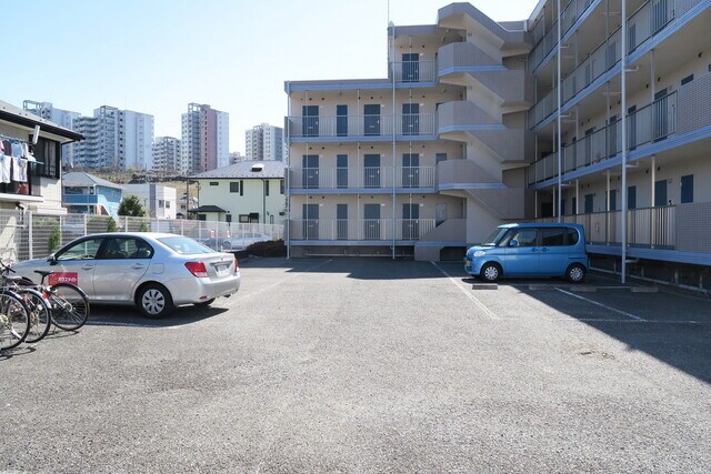 物件外観写真3　(敷地内駐車場(要空き確認）)