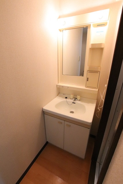 物件内観写真12　(忙しい朝に嬉しい独立洗面化粧台♪)
