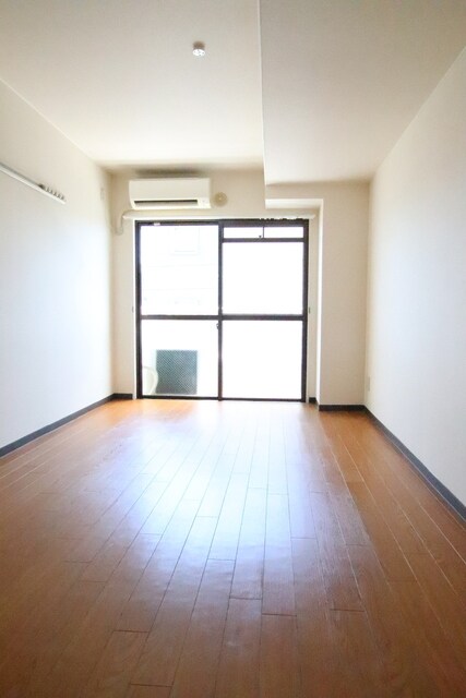 物件内観写真9　(7.5帖の洋室)