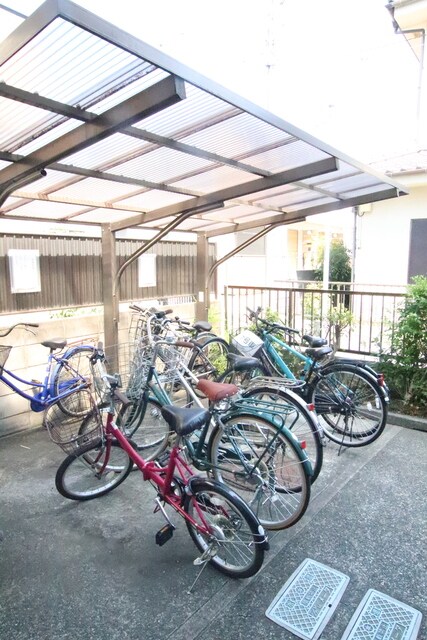 物件外観写真4　(駐輪場)